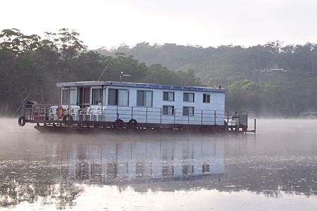 Clyde River Houseboats - Gold Coast Attractions 1