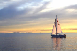 Victorian Yacht Charters - Gold Coast Attractions 1