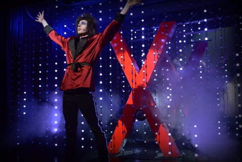 Draculas Cabaret Restaurant - Gold Coast Attractions 3