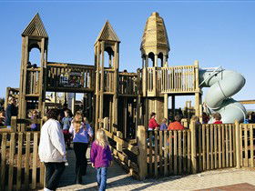 Jubilee Park Adventure Playground - Gold Coast Attractions 0