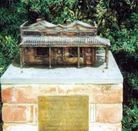 Sculpture Of Beetaloo Reservoir Hotel - Gold Coast Attractions