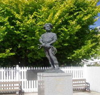 Alexander Cameron Statue - Gold Coast Attractions