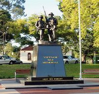 Vietnam War Memorial - Gold Coast Attractions