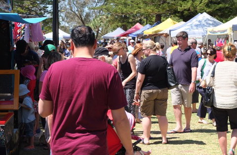 Burleigh Heads Markets - Gold Coast Attractions 1