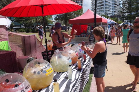 Broadbeach Beachfront Markets - Gold Coast Attractions 4