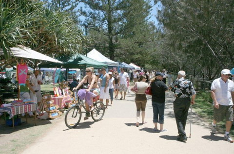 Broadbeach Beachfront Markets - Gold Coast Attractions 5