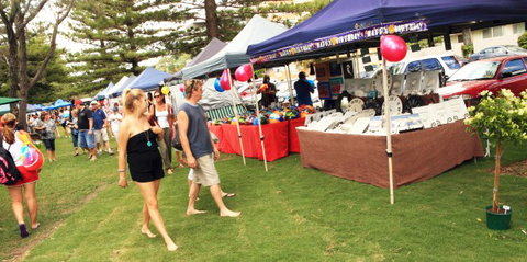 Broadbeach Beachfront Markets - Gold Coast Attractions 6