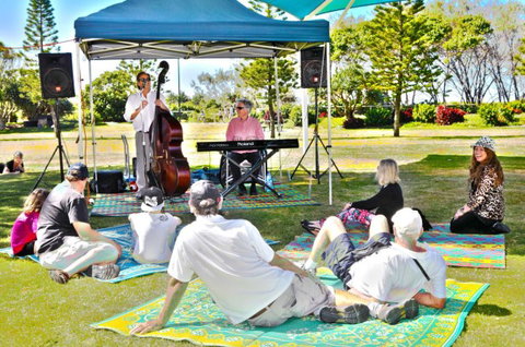 Broadbeach Beachfront Markets - Gold Coast Attractions 8