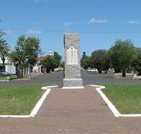 War Memorial and Heroes Avenue - Gold Coast Attractions