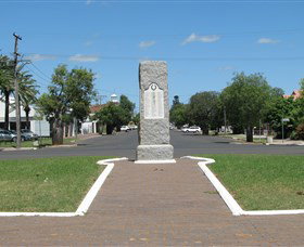 War Memorial And Heroes Avenue - Gold Coast Attractions 0