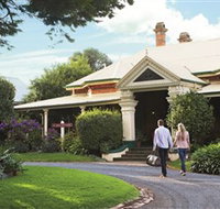 Historical Walk Through Russell Street - Gold Coast Attractions