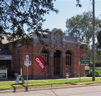 Old Post Office Seymour - Fine Art Gallery  Licensed Restaurant - Gold Coast Attractions