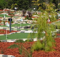 18 Hole Mini Golf - Club Husky - Gold Coast Attractions