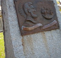 Thunderbolt's Statue and Constable Walker Memorial - Gold Coast Attractions