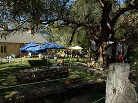 Overland Corner Hotel - Gold Coast Attractions 2