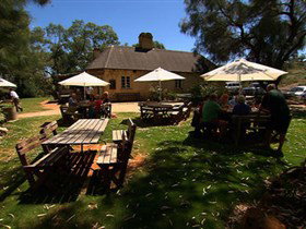 Overland Corner Hotel - Gold Coast Attractions 3