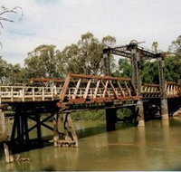 Swan Hill - Murray River Road Bridge - Gold Coast Attractions