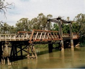 Swan Hill - Murray River Road Bridge - Gold Coast Attractions 0