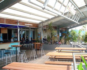 Beachfront Hotel - Gold Coast Attractions 1
