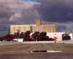 Co-operative Bulk Handling (CBH) Wheat Storage And Transfer Depot - Gold Coast Attractions 1