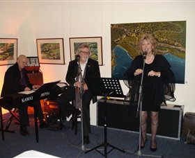 Jayes Gallery And Cafe - Gold Coast Attractions 2