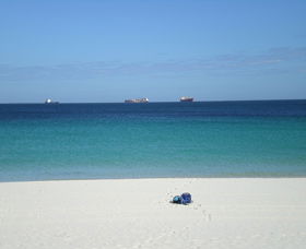 Leighton Beach - Gold Coast Attractions 0