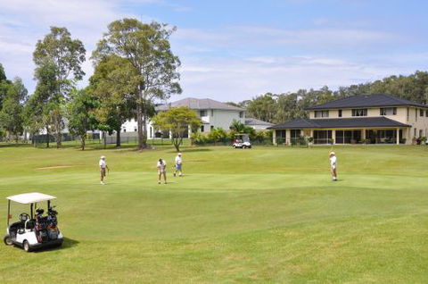 Emerald Downs Golf Course - Gold Coast Attractions 3
