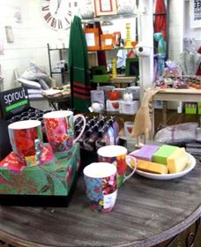 The Famous Tinonee Cafe And Gift Shop - Gold Coast Attractions 0