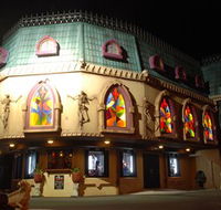 Draculas Cabaret Restaurant - Gold Coast Attractions