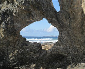 Glasshouse Rocks And Pillow Lava - Gold Coast Attractions 0