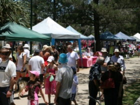 Coolangatta Art And Craft Markets - Gold Coast Attractions 3
