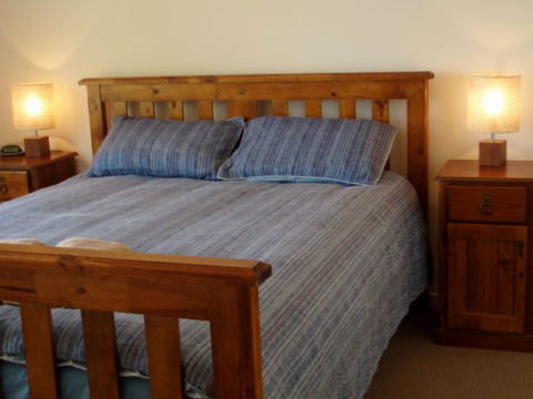 Lake Escape - Gold Coast Attractions 0