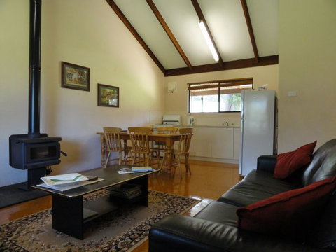 Tinglewood Cabins - Gold Coast Attractions 1