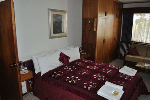 Sages Haus Bed And Breakfast - Gold Coast Attractions 5