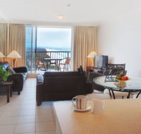 Golden Sands On Main Beach - Gold Coast Attractions