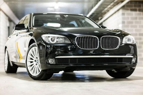 Family Sydney Airport Arrival Transfer - Gold Coast Attractions 0