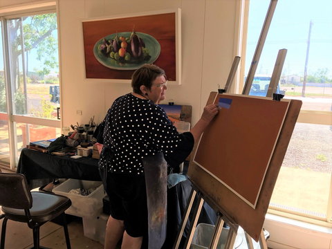 Lyn Barnes Gallery - Gold Coast Attractions 1