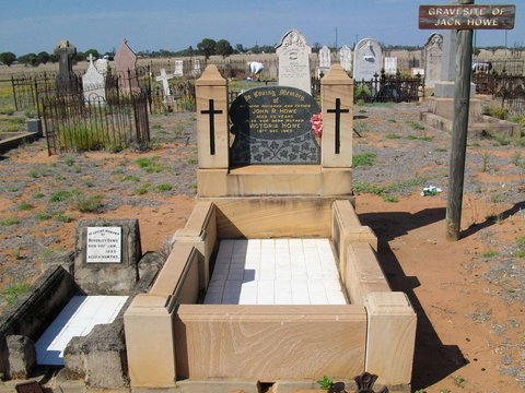 Blackall Cemetery - Gold Coast Attractions 0