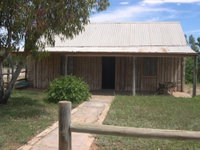 Early Settlers Cottage Solly's Hut