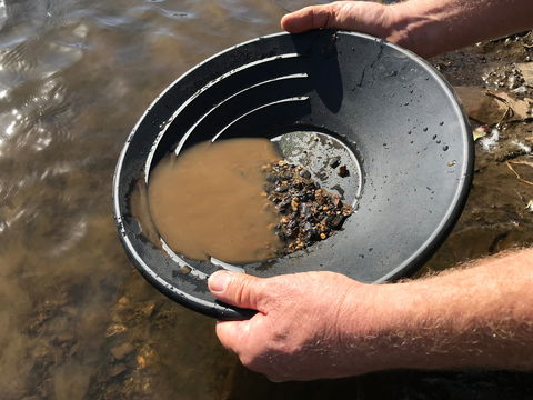 Tuena Panning For Gold - Gold Coast Attractions 0