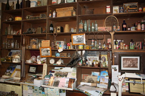 Tuena Panning For Gold - Gold Coast Attractions 1