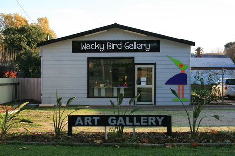 Wacky Bird Gallery - Gold Coast Attractions 0