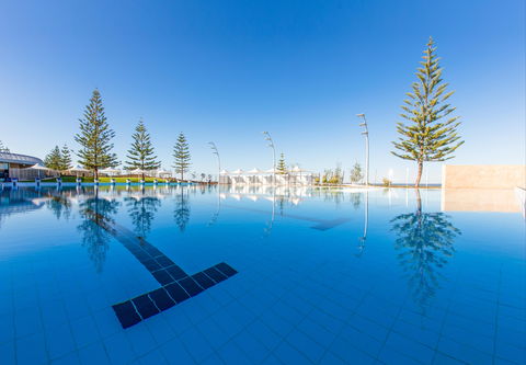 Scarborough Beach Pool - Gold Coast Attractions 0