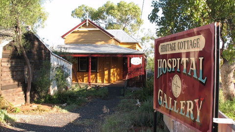 Lightning Ridge Heritage Cottage - Gold Coast Attractions 0