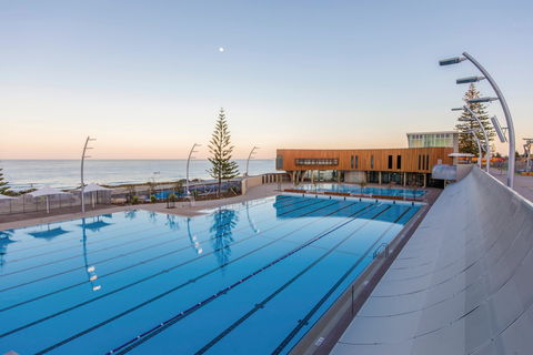 Scarborough - Gold Coast Attractions 0
