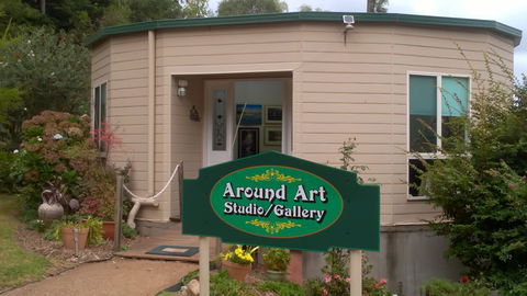 Around Art Studio/Gallery - Gold Coast Attractions 0