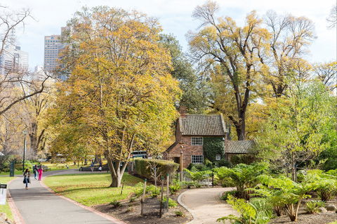 Cooks' Cottage - Gold Coast Attractions 1