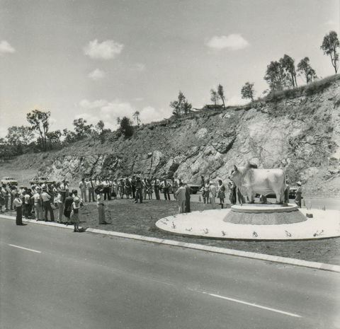 Rockhampton Bull Statues - Gold Coast Attractions 0