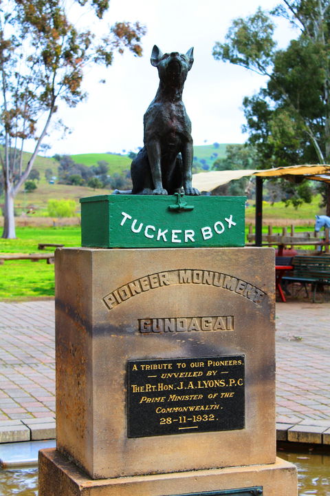 The Dog On The Tucker Box - Gold Coast Attractions 0