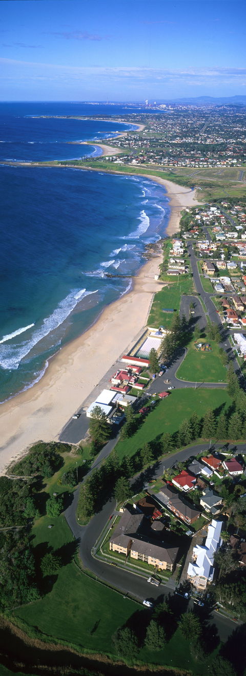 Thirroul - Gold Coast Attractions 1